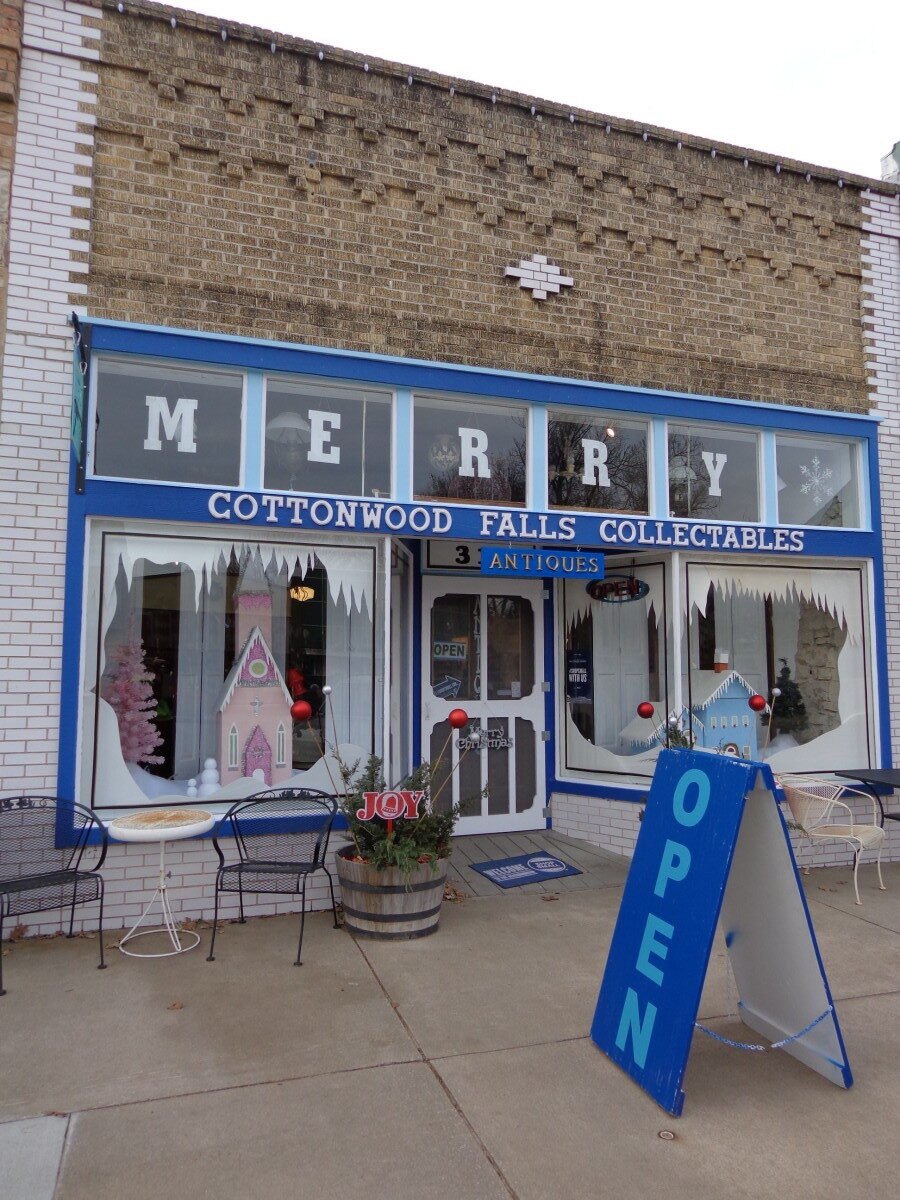 Shopping City of Cottonwood Falls Kansas
